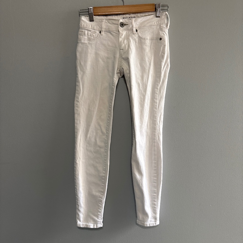 Bullhead jeans women’s size 1 white junior sizing skinniest